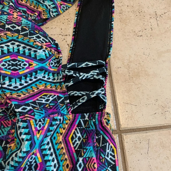 💛 No Boundaries XL/XG (15-17) Aztec Print Deep V Lattice Side One-Piece Swimsuit - Picture 3 of 8